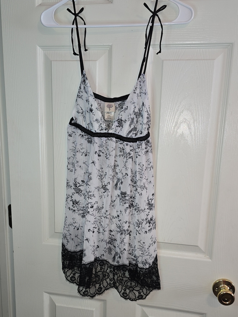 In Bloom Cream Label with Pink Floral Bouquet and Black Print